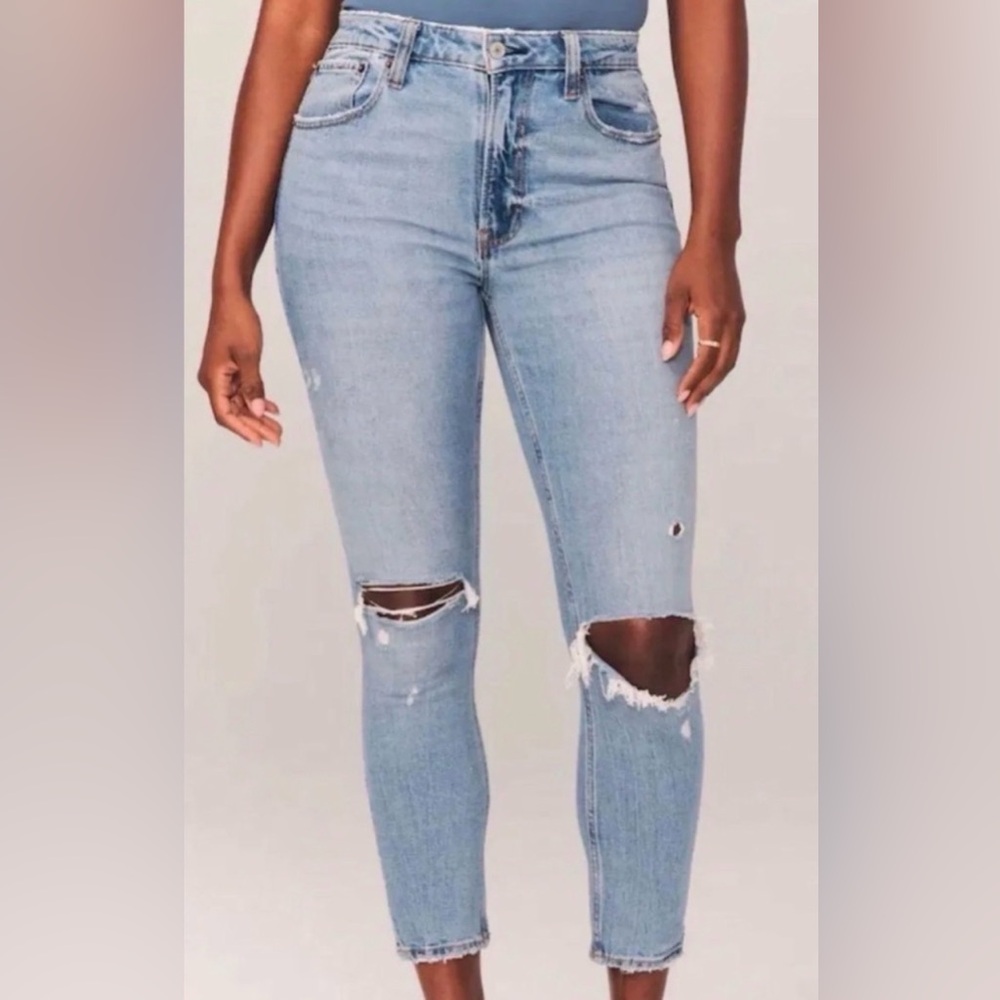 Abercrombie Curve Love High Rise Skinny Jeans Distressed Light Wash 30xShort NWT